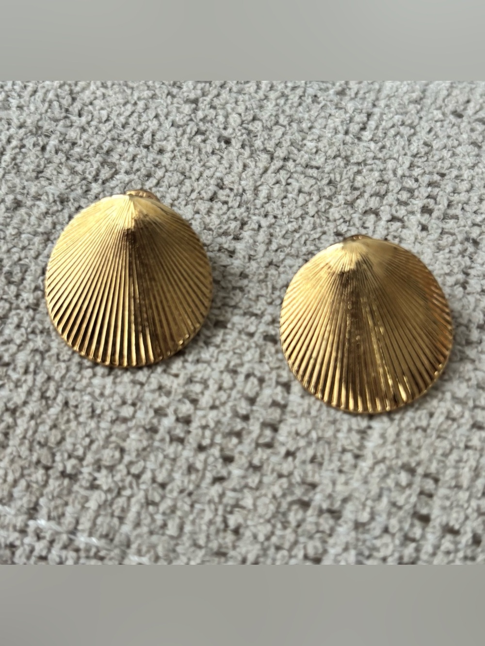 Vintage Monet Gold Tone Ribbed Round Stud Earrings Signed 20mm